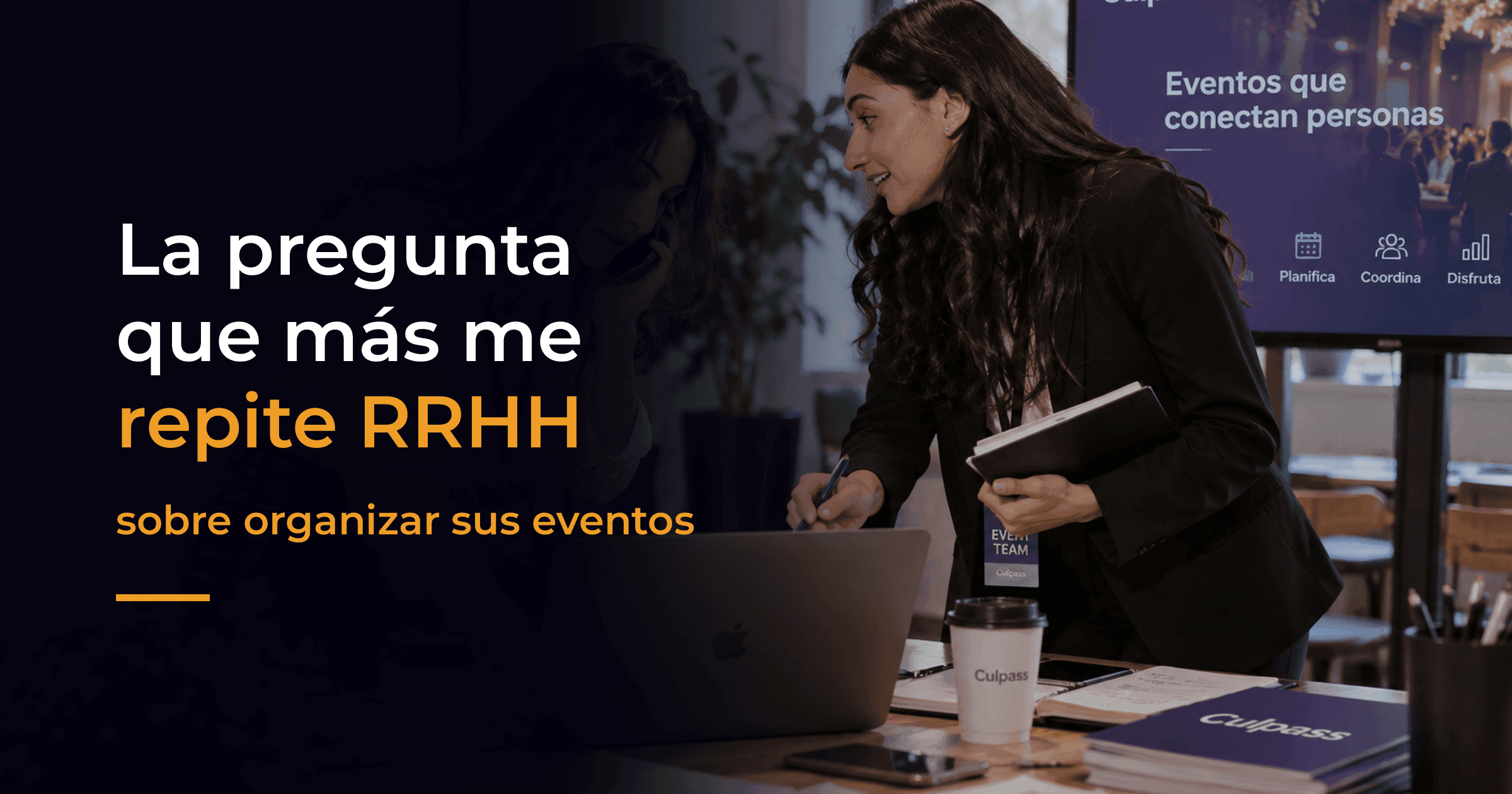 Responsable de RRHH gestionando la organización de un evento de empresa desde el móvil Responsable de RRHH gestionando la organización de un evento de empresa desde el móvil